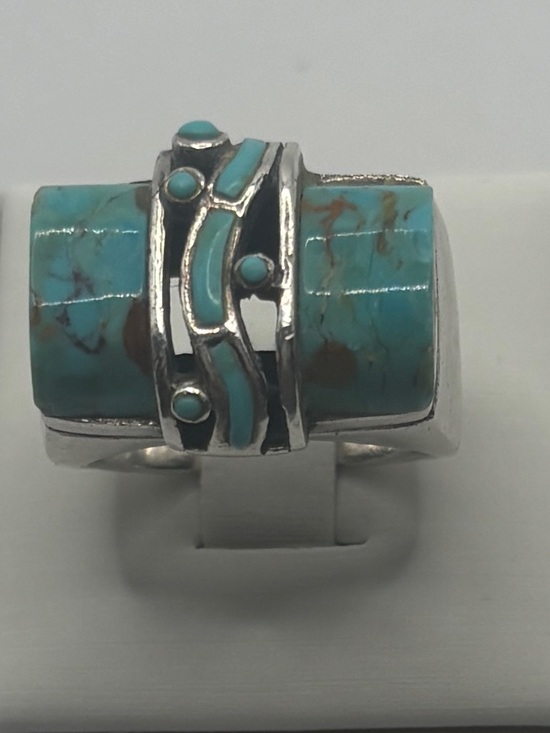 925 Sterling Silver Jewelry - Size 8 Turquoise ring set in Sterling Silver comfortable